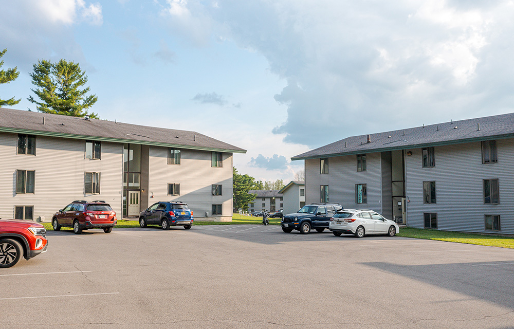 Marcus & Millichap arranges sale of 100-unit Meadow East